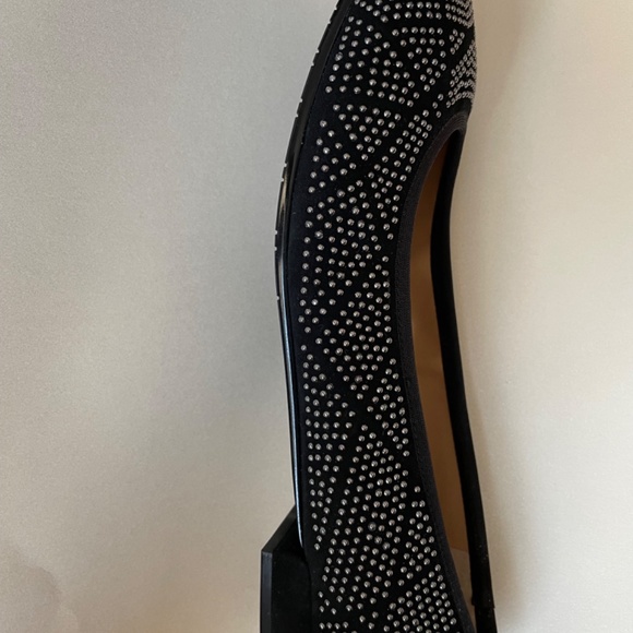 Neiman Marcus Women’s Shoe …Black with round studs - Picture 4 of 5